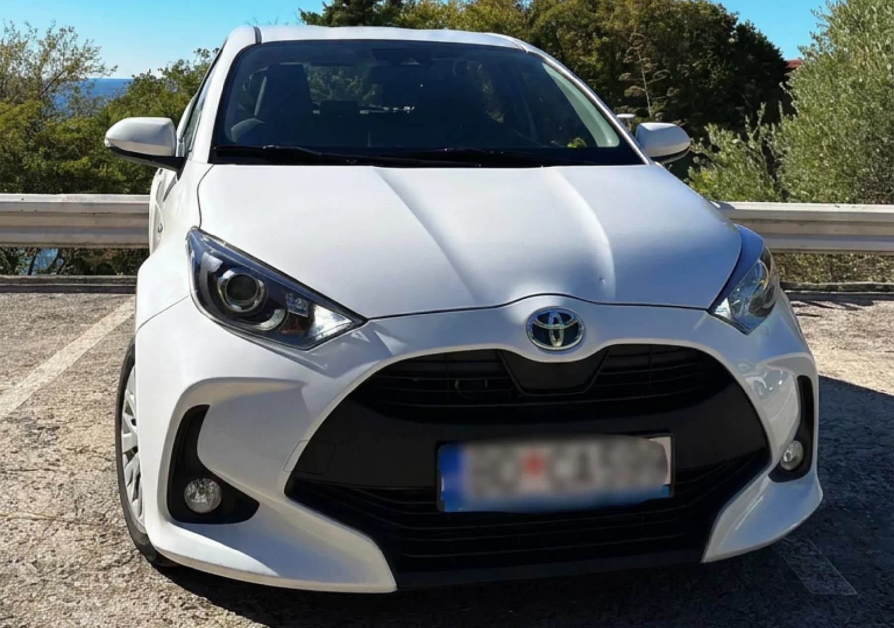Toyota Yaris White BDCC359 2022 for rent in Montenegro